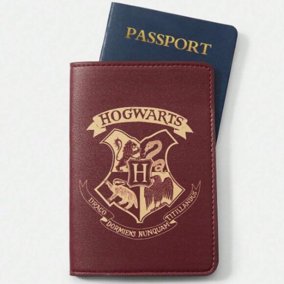 Harry Potter Hogwarts Passport Cover Holder NWT - Picture 1 of 3